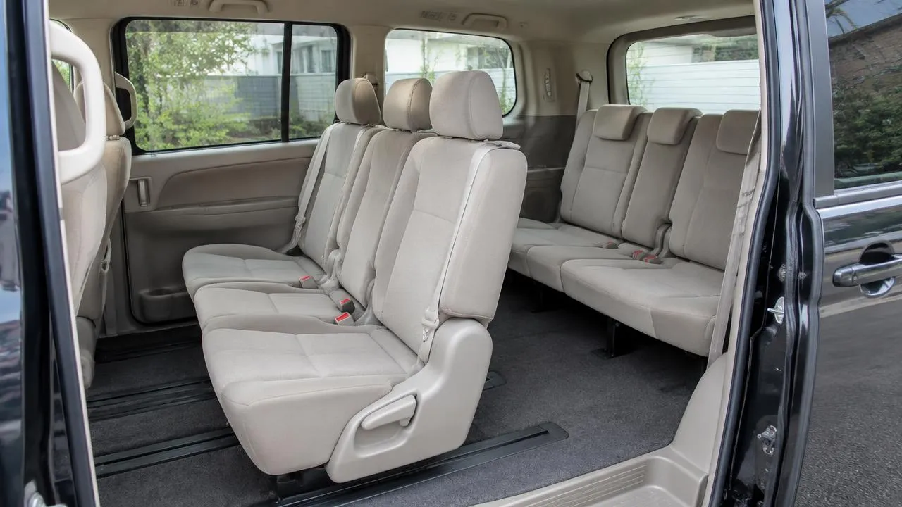 Toyota Noah — seating and cargo space