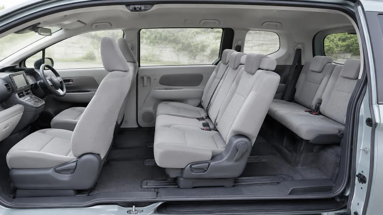 Toyota Sienta — seating and cargo space